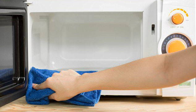 Как да почистим микровълновата печка вкъщи